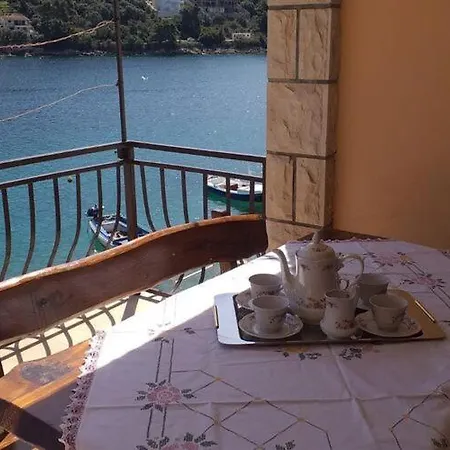 Nives - Three Bedroom With Balcony And Sea View