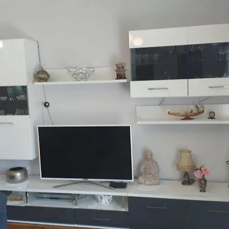 Nives - Three Bedroom With Balcony And Sea View Lejlighed *