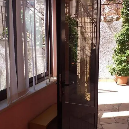 Nives - Three Bedroom With Balcony And Sea View