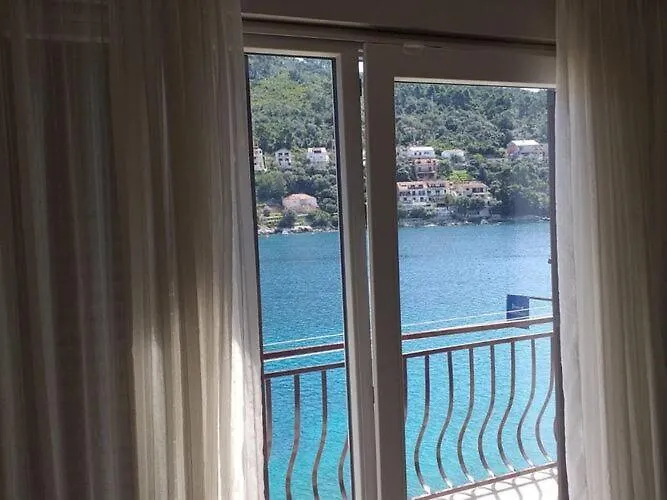 Three Bedroom With Balcony Smokvica (Korcula)