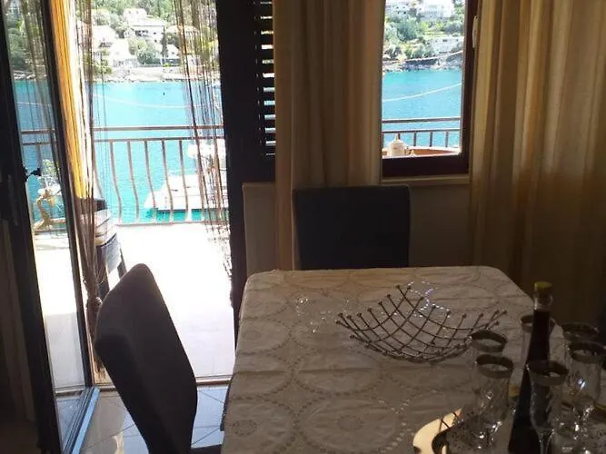 Appartamento Three Bedroom With Balcony *