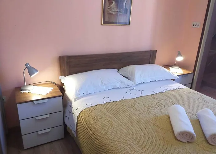 Three Bedroom With Balcony Smokvica (Korcula)